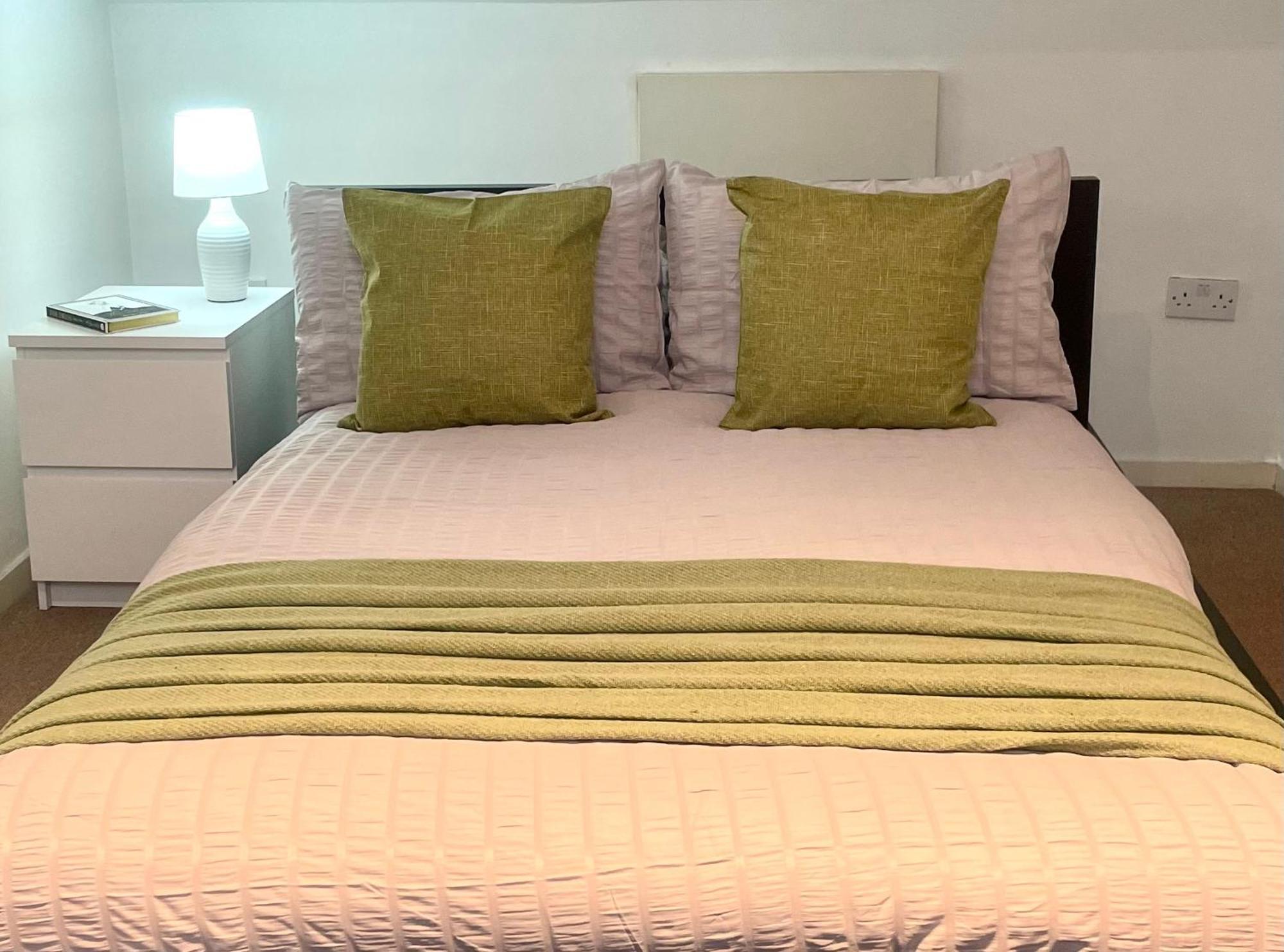 A Fantastic One Double Bedroom Flat ลอนดอน ภายนอก รูปภาพ