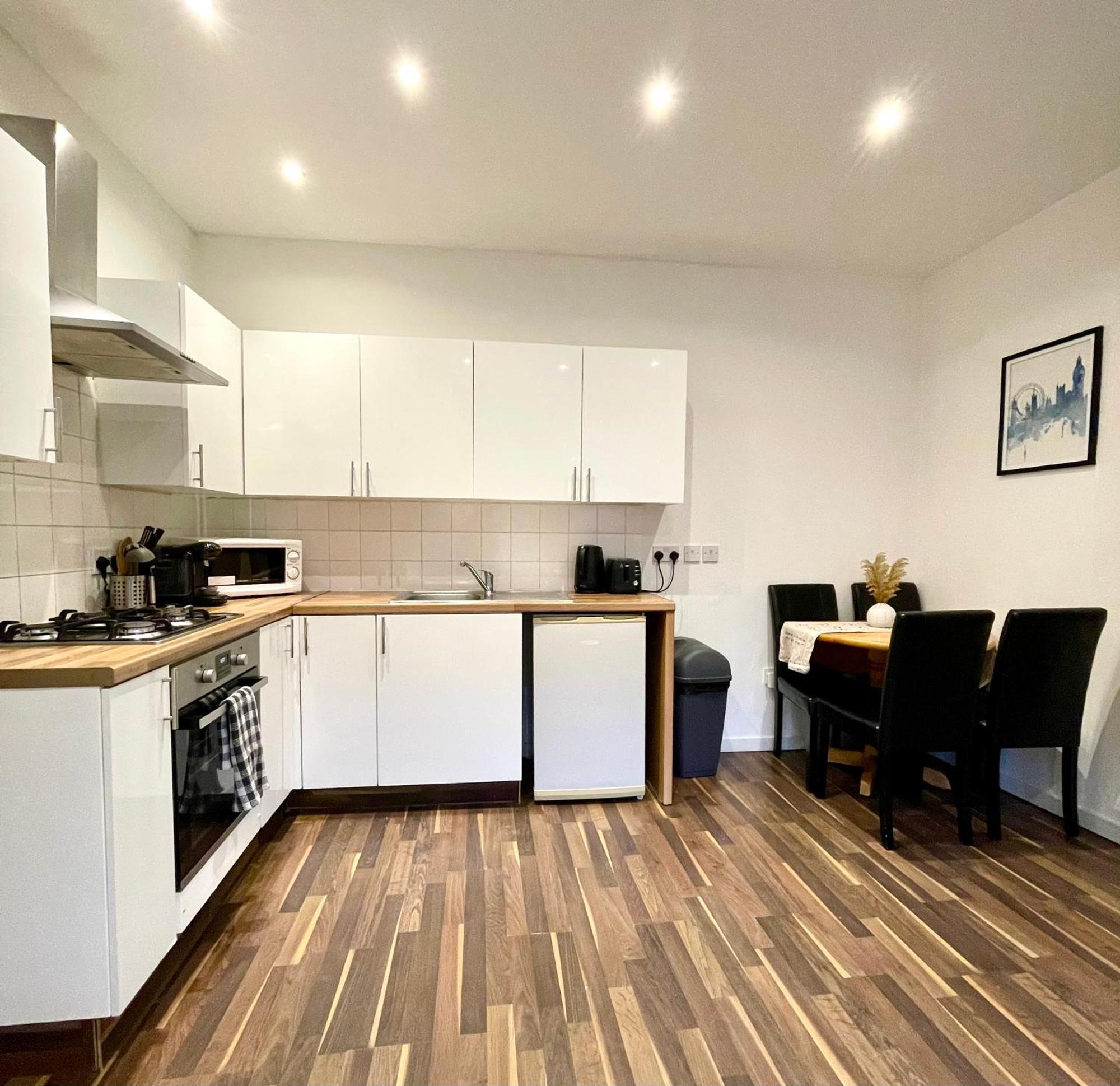 A Fantastic One Double Bedroom Flat ลอนดอน ภายนอก รูปภาพ